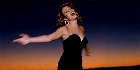 9031959_mariah-carey-throws-mariah-carey